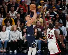 少数球员的出色表现，助力球队反超领先的简单介绍